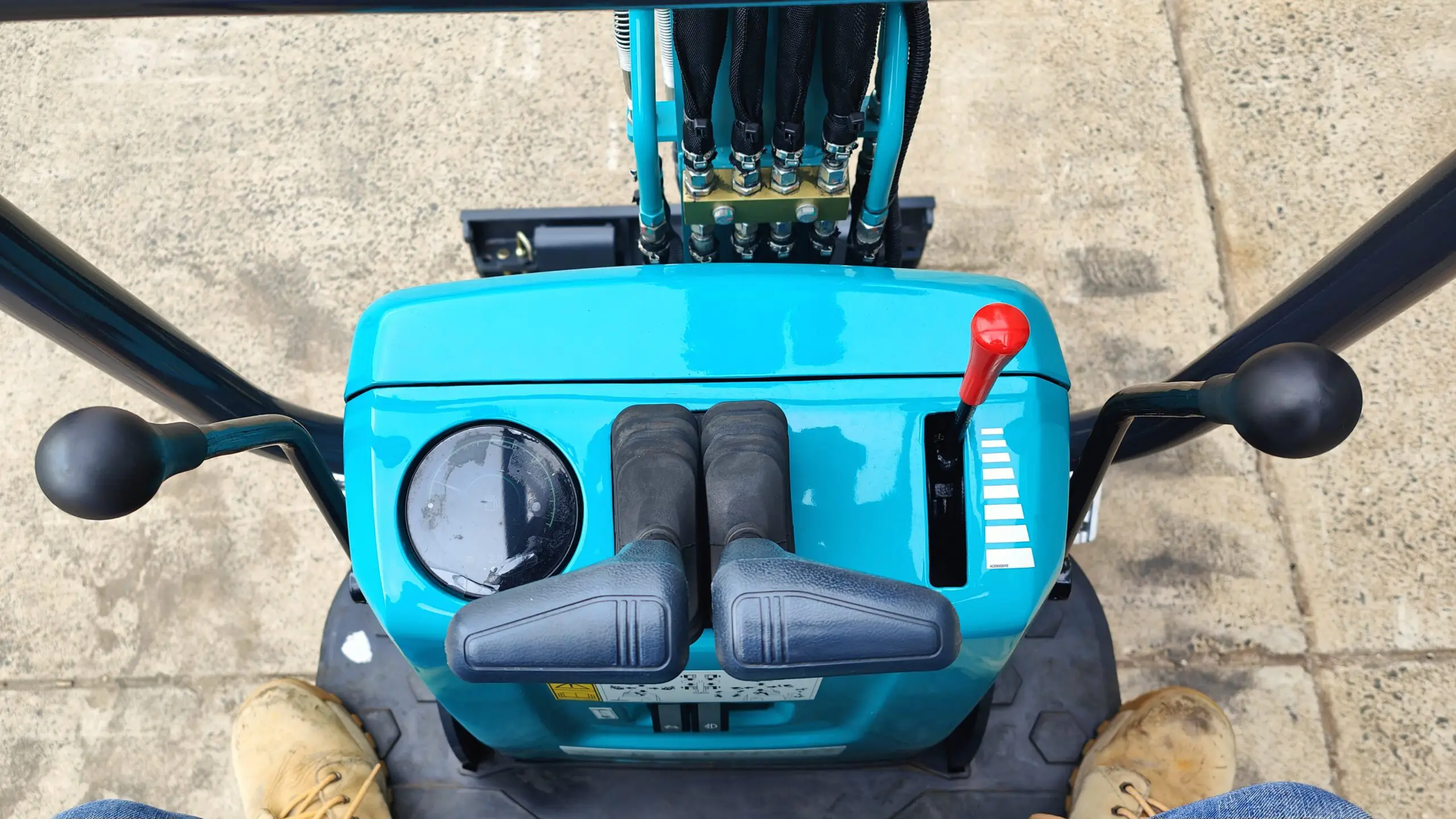 SWE08F Mini Excavator - Image 8