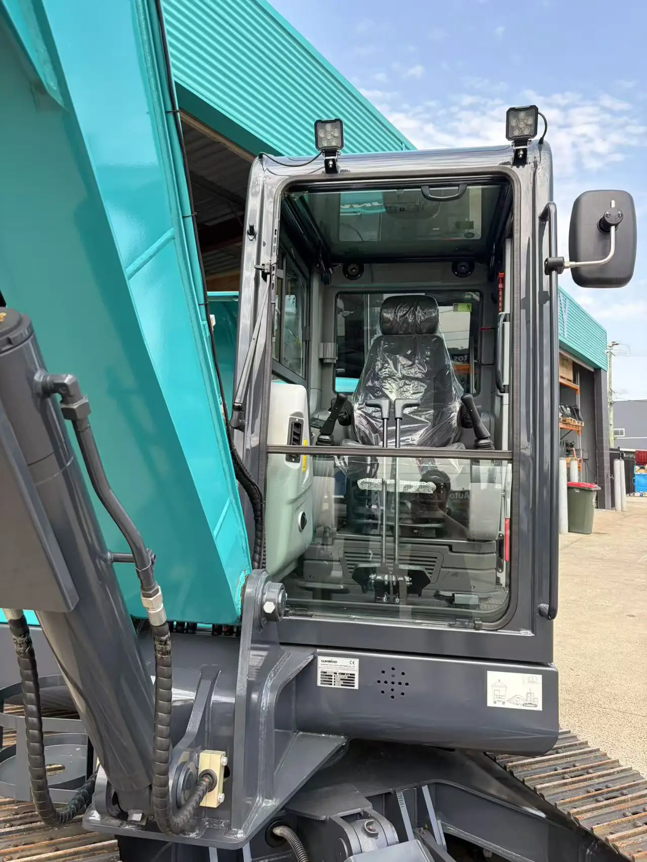 SWE60UF Compact Excavator - Image 10